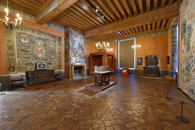 Salle des broderies dans le château d'Ecouen (c) Musée national de la Renaissance / C. Schryve