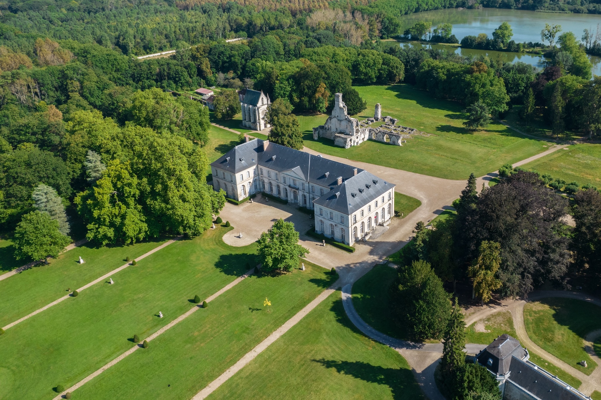 Domaine de Chaalis vue extérieure aérienne musée et parc