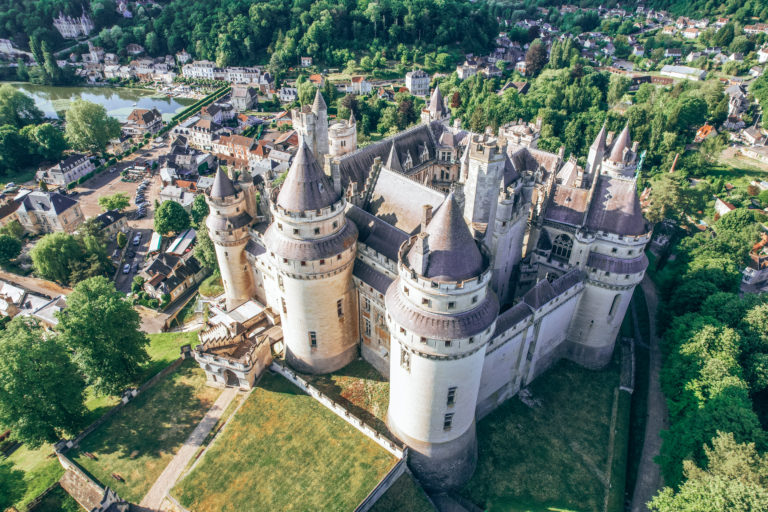 03 - DJI 0821 Vue aérienne du château de Pierrefonds COPYRIGHT LaPoze Centre des monuments nationaux