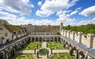 4 - Cloître : jardin du cloître de l'abbaye de royaumont - (c)Olivier Ouadah