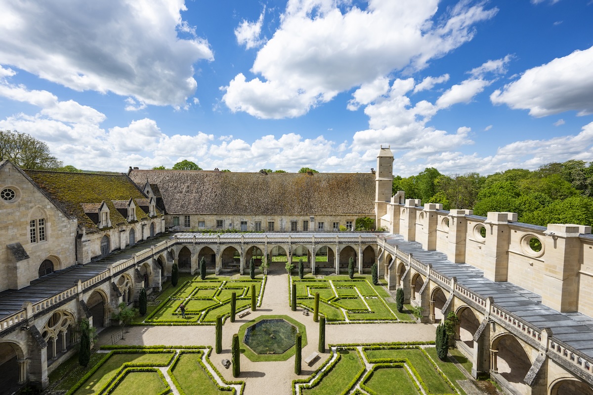 4 - Cloître : jardin du cloître de l'abbaye de royaumont - (c)Olivier Ouadah